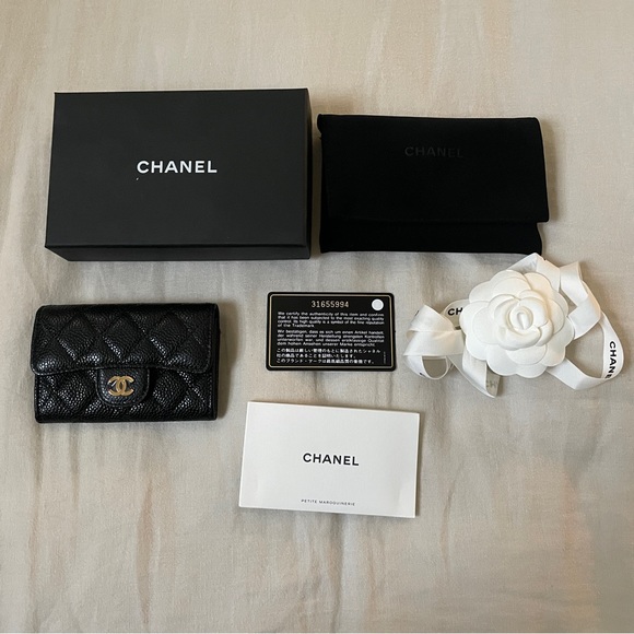 Chanel Black Caviar Snap Card Holder - Picture 2 of 13